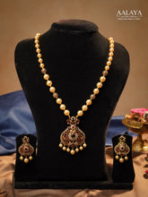 Aalaya Signature Pearl Mala Pendant Set