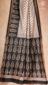 Biege & Navy Blue Pine Tree Pattern Handblocked Pure Maheshwari Cotton Sarees
