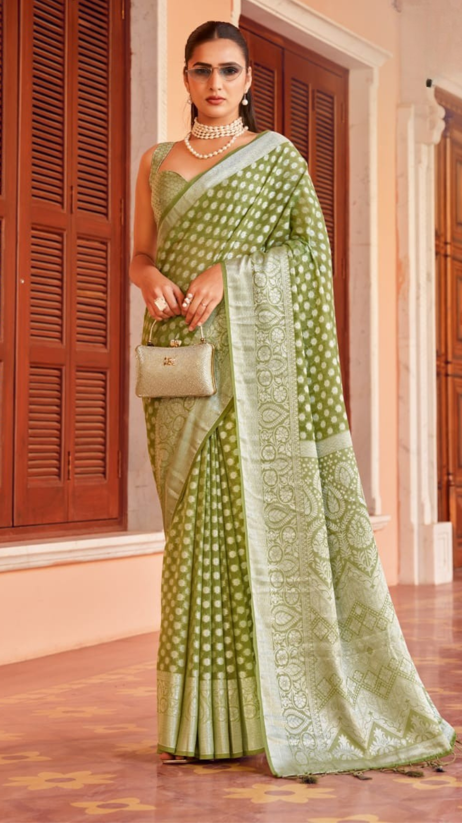 Green Thread Weaved Floral Georgette Silk Saree