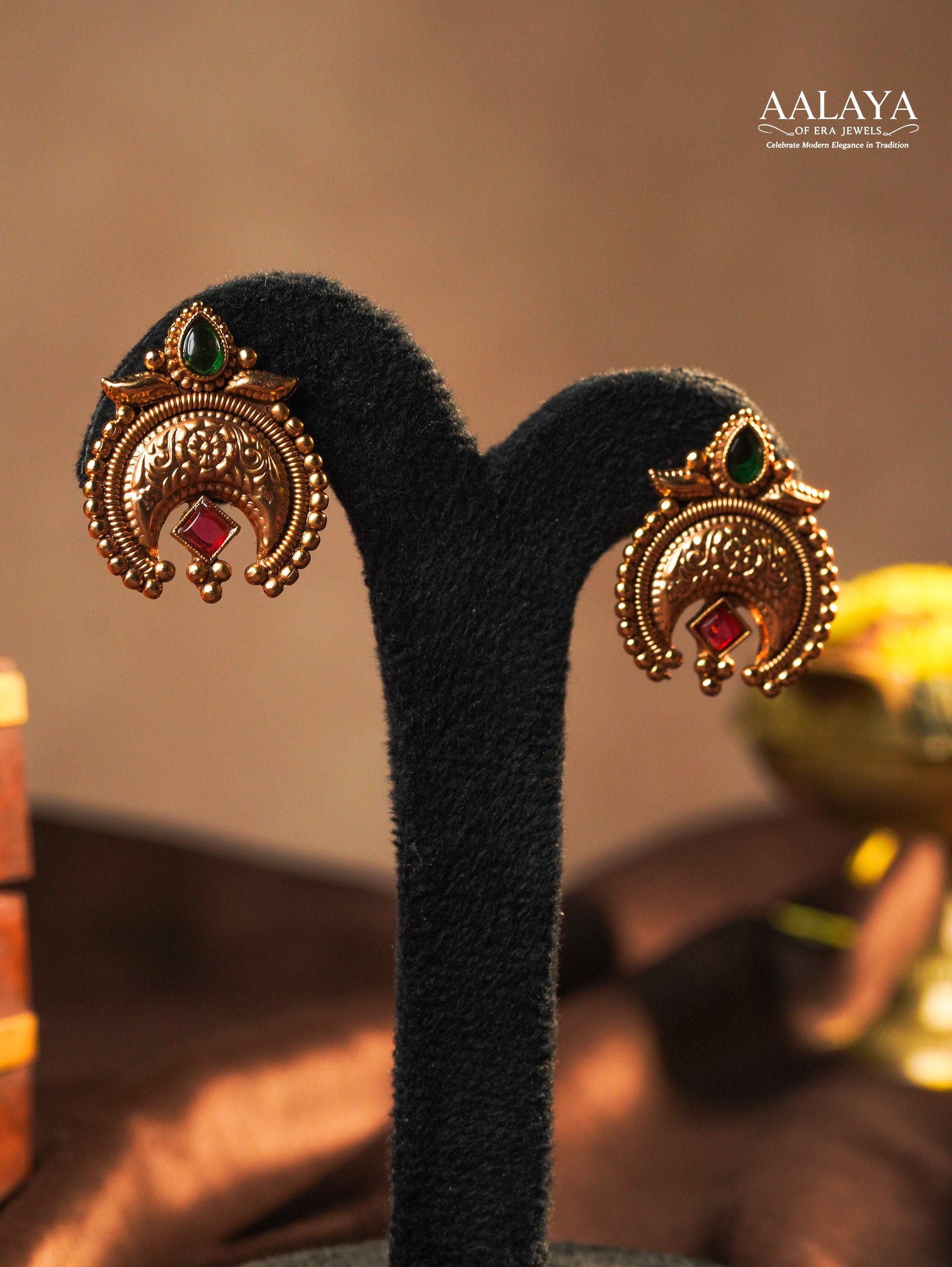 Aalaya Maragatha Vritta Round Hasli Necklace Set