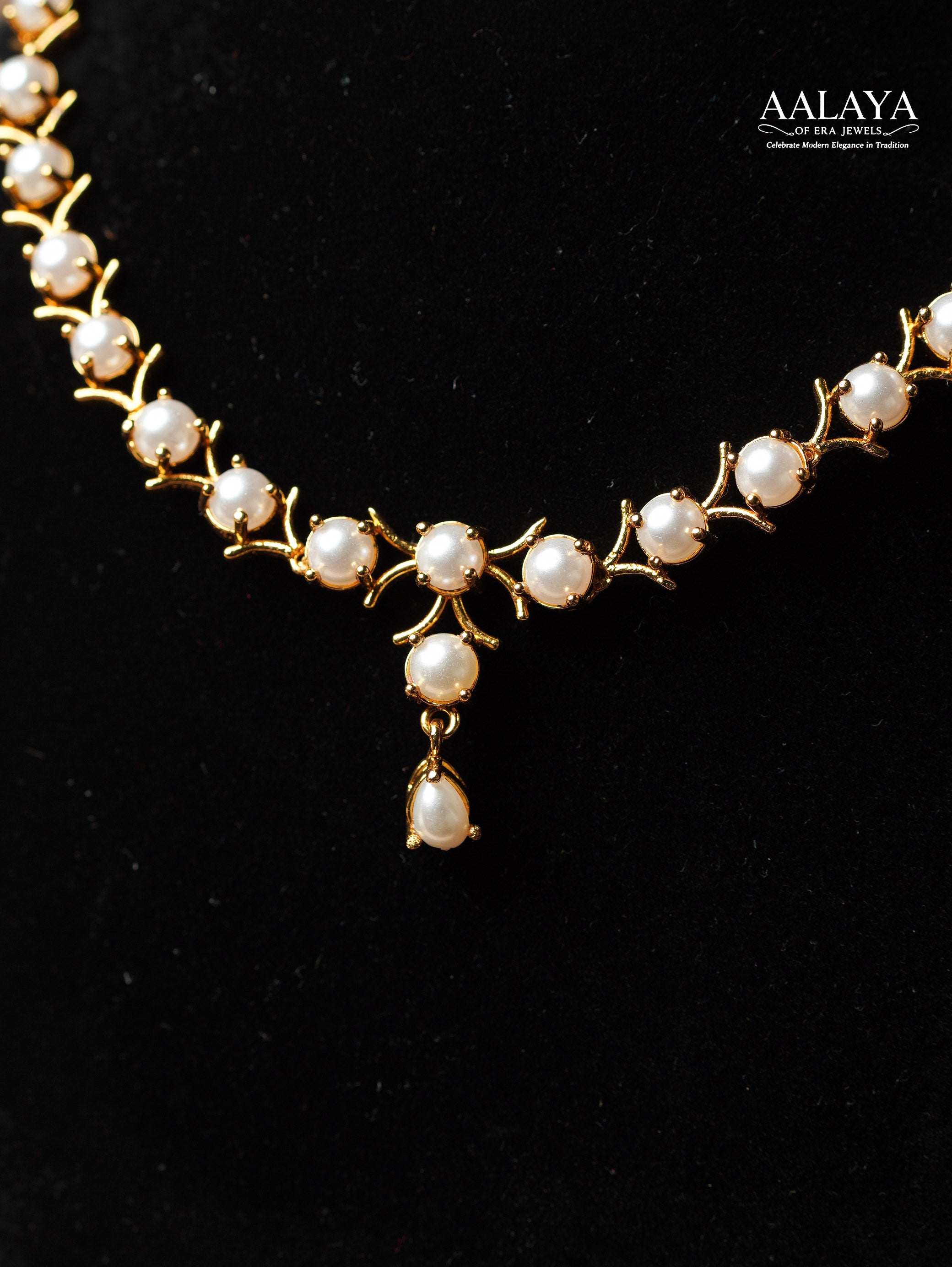 Aalaya Pearl Floral Necklace Set