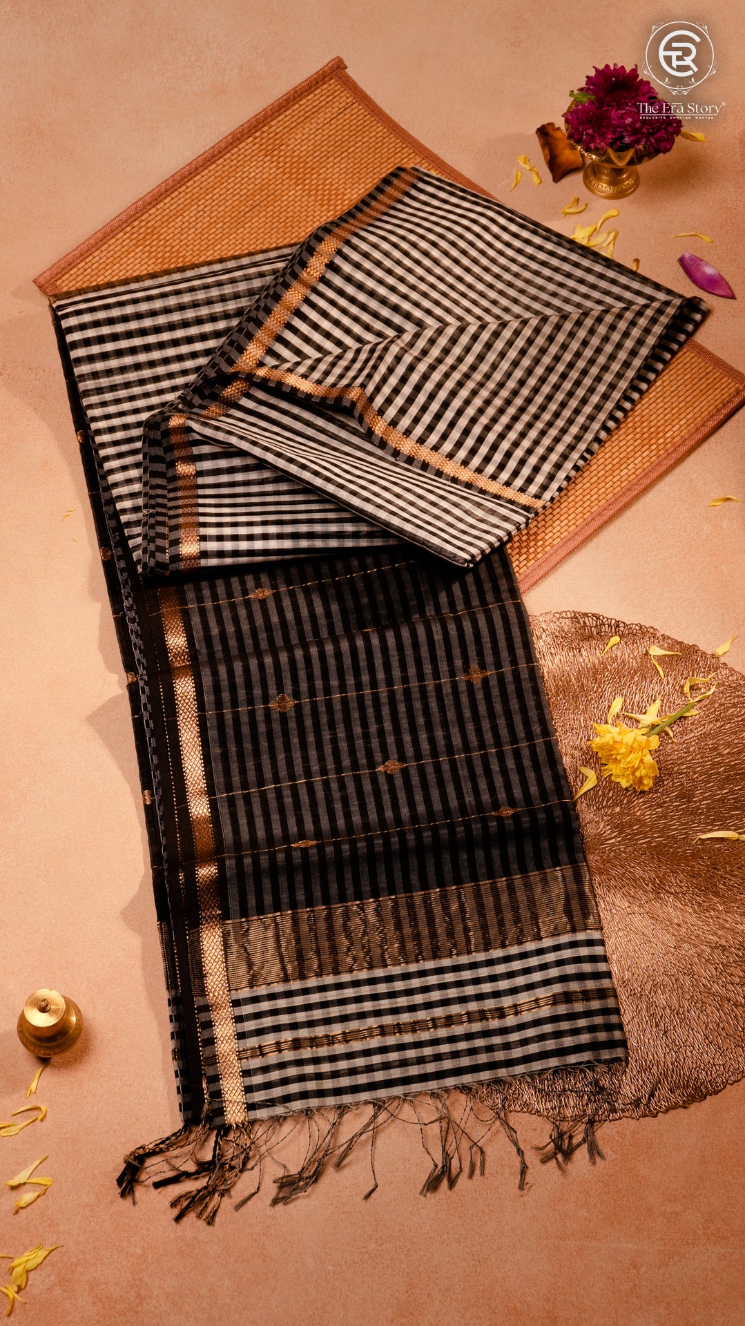 White and Black Checkered Handloom Pure Maheshwari Silk Saree