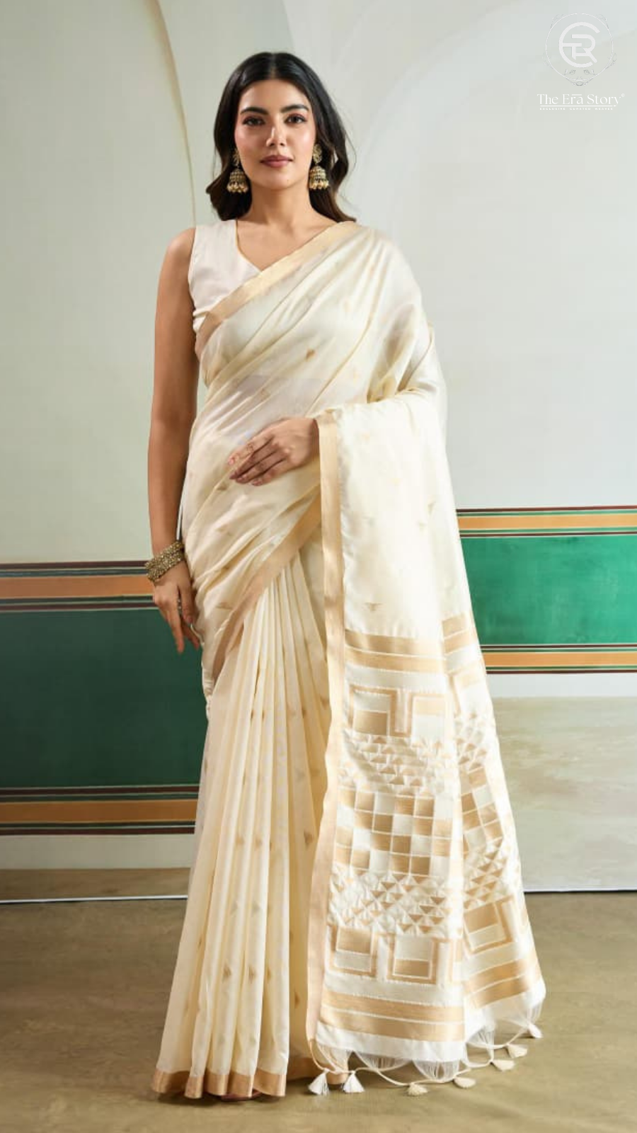 White Triangle Ikkat Handloom Tussar Silk Saree