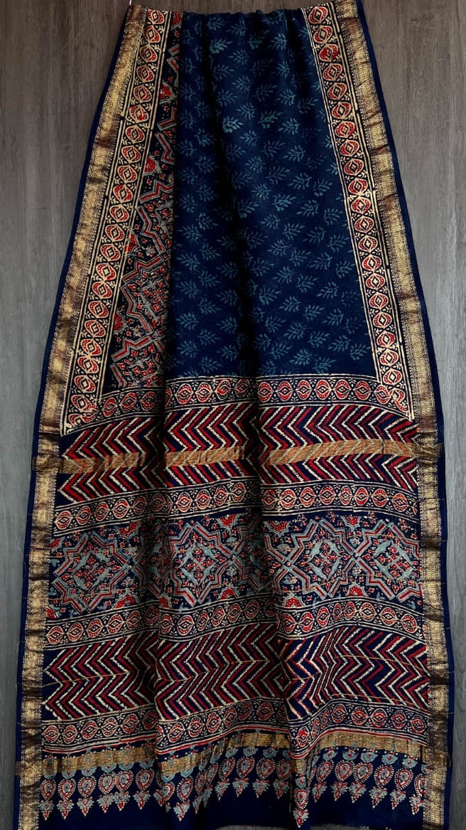 Navy Blue & Maroon Handblock Maheshwari Silk Cotton Saree