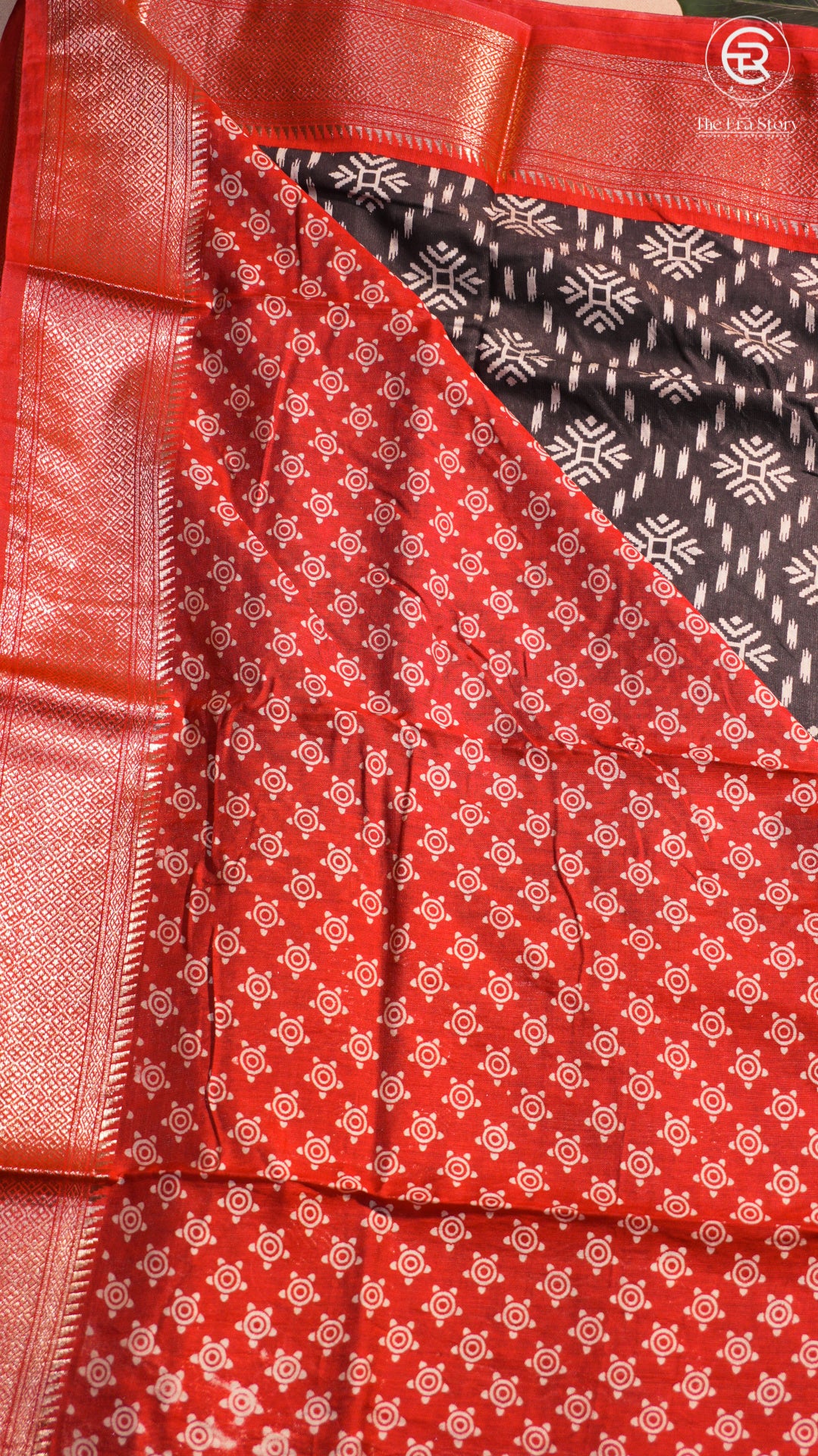 Black & Red Star Patterned Munga Handloom Cotton Saree