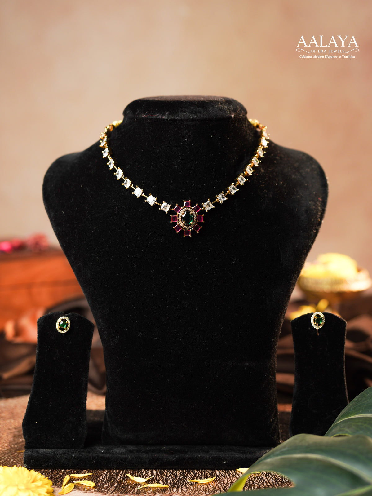 Aalaya Emerald Radiance Necklace Set