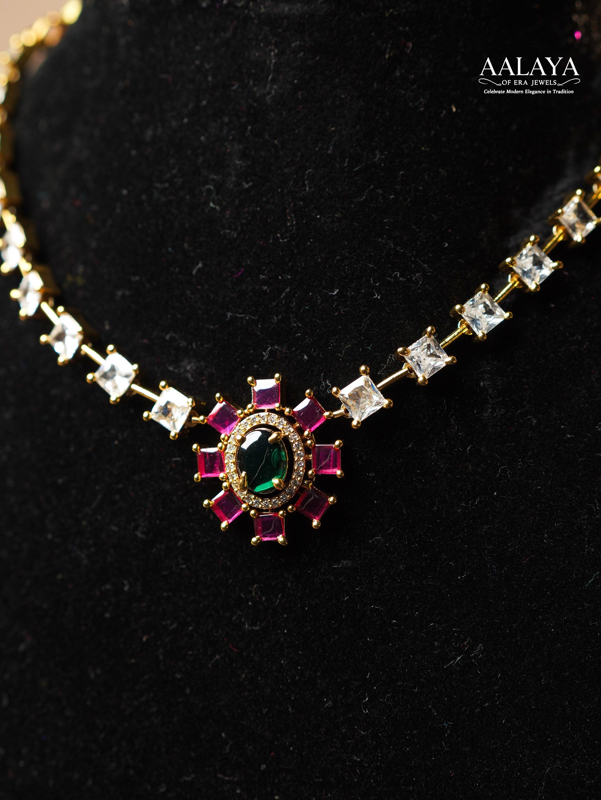 Aalaya Emerald Radiance Necklace Set