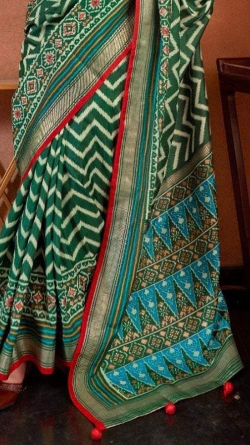 Green Leheriya Patola Contemporary Banarasi Crepe Silk Saree ERA04GRN