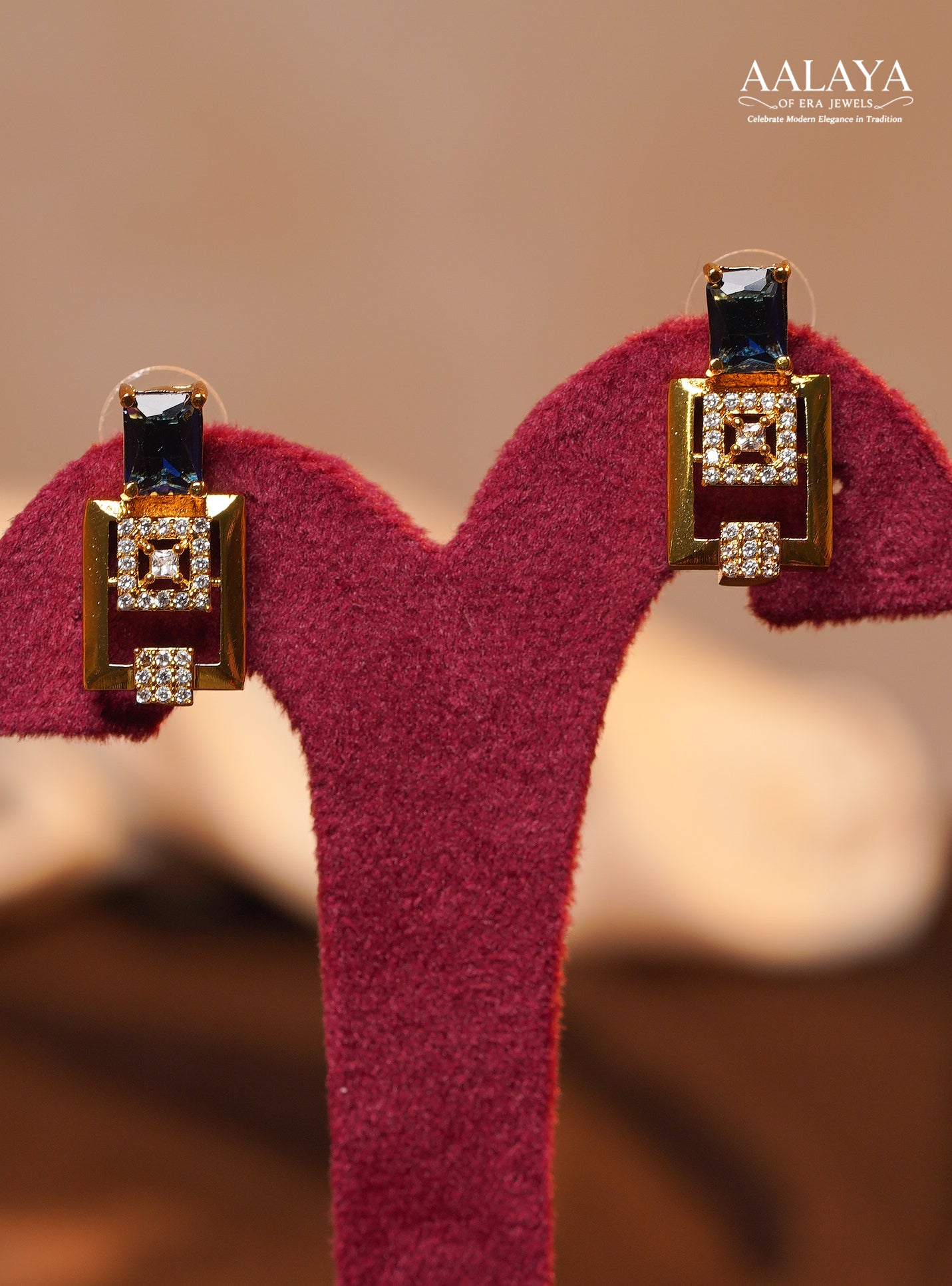 Aalaya Contemporary Blue Square Link Diamond Necklace Set