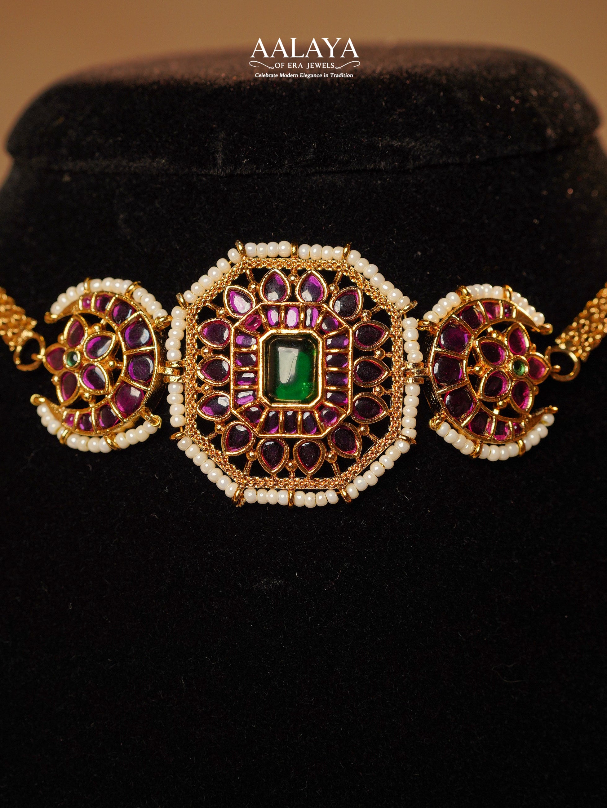 Gold-Toned Moon Kundan Medallion Choker Set