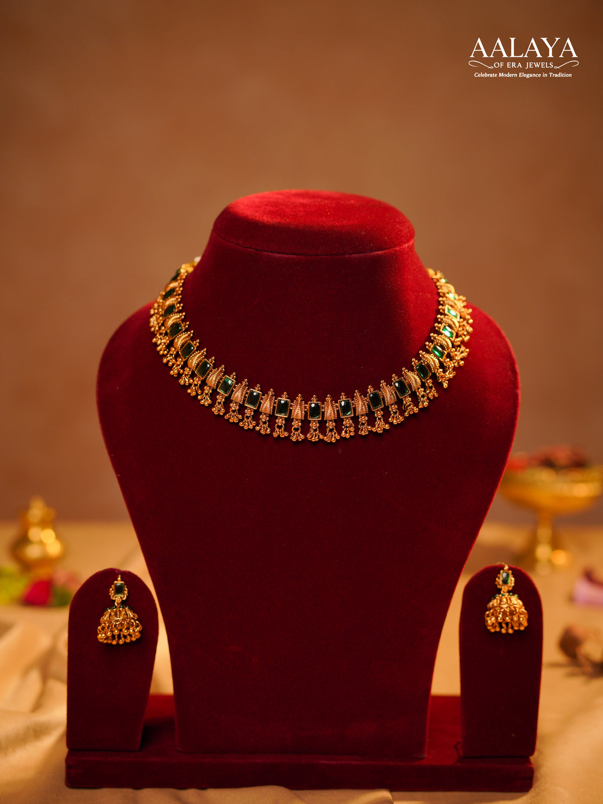 Aalaya Classic Square Emerald Motif Antique Choker Set