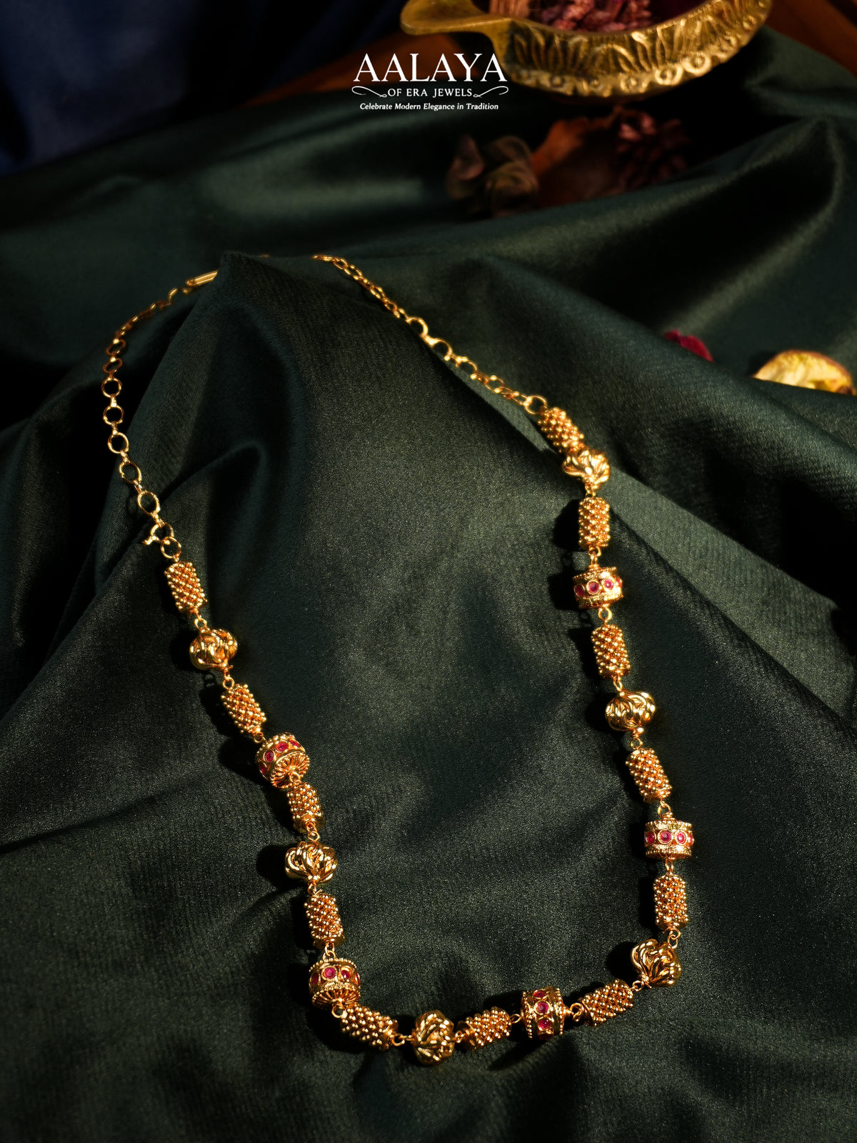 Aalaya Emerald Vine Choker Necklace Set