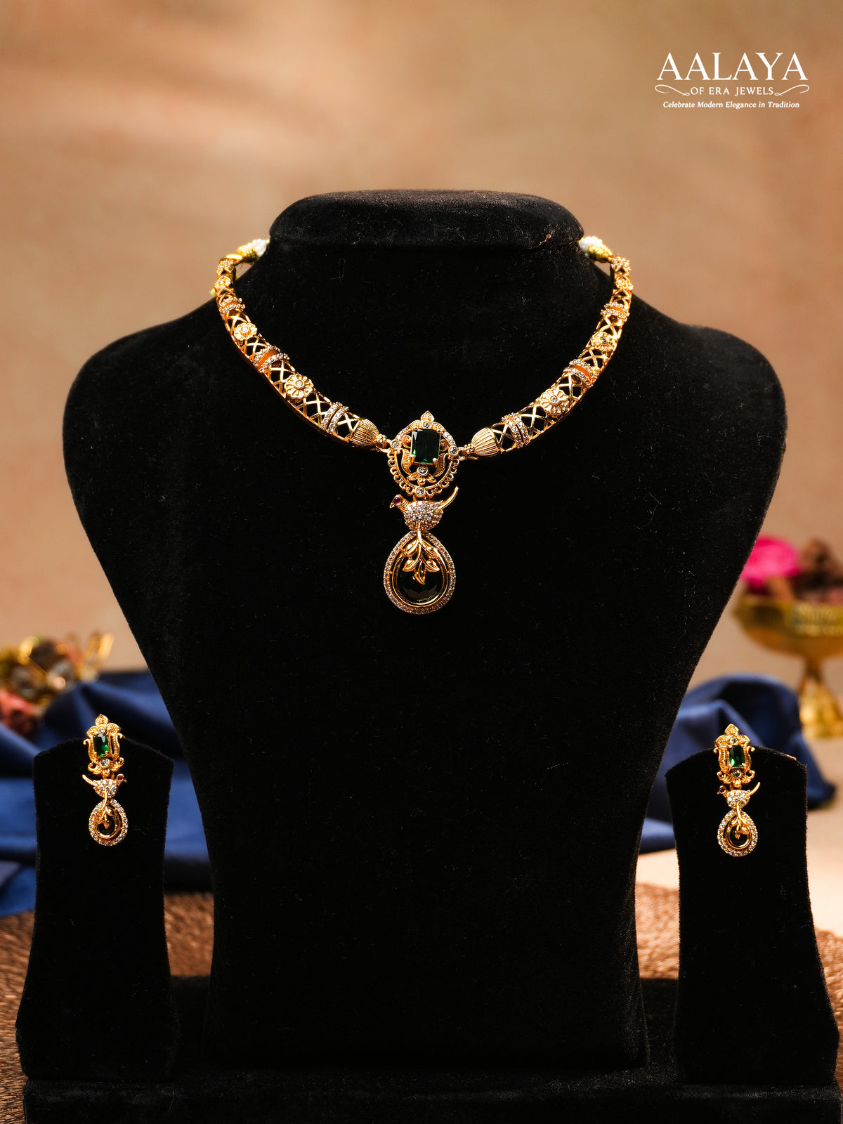 Aalaya Contemporary Bird Motif Pendant Necklace Set with Emerald Accent