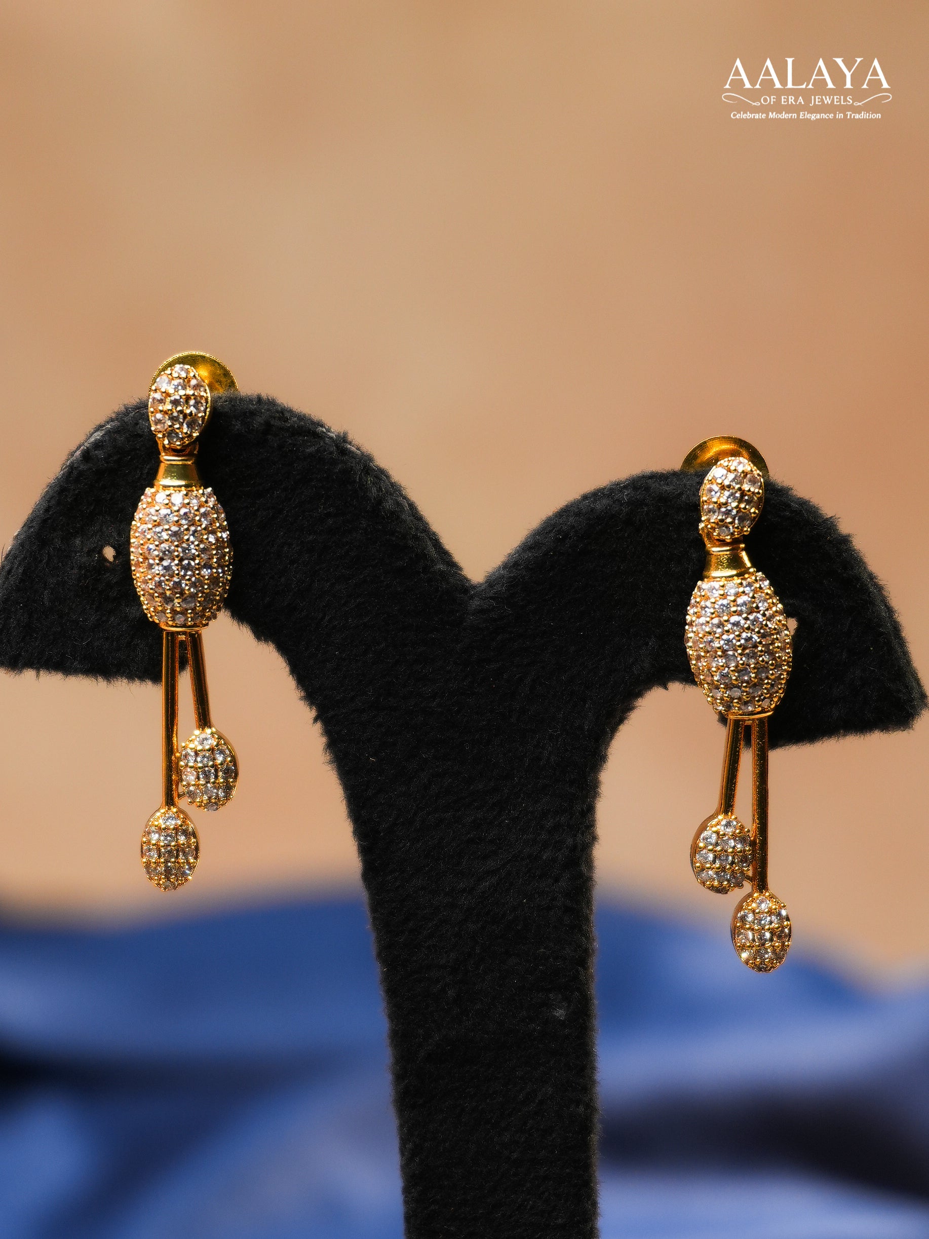 Aalaya Contemporary Y-Shape Pendant Necklace Set