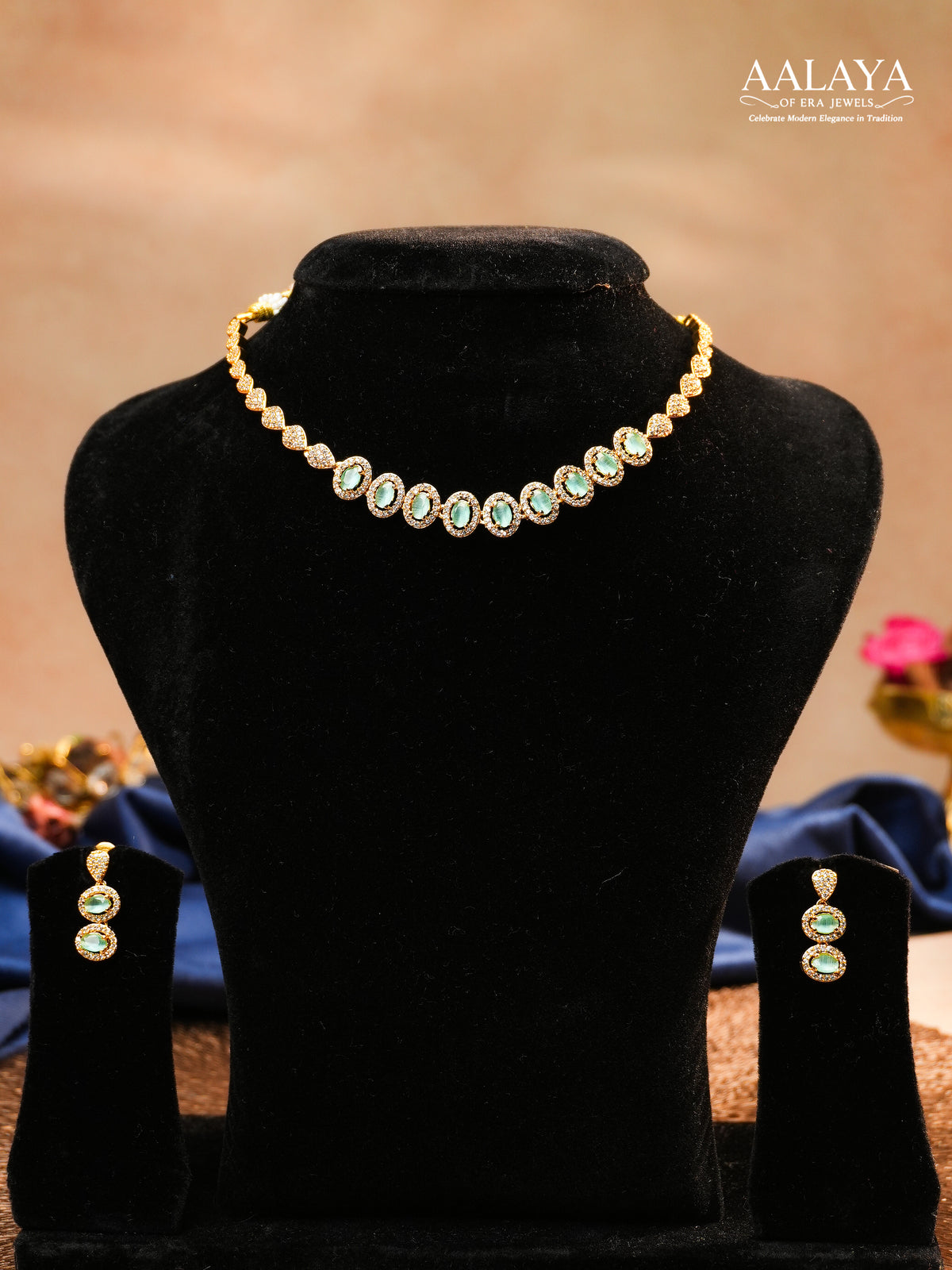 Aalaya Emerald Halo Necklace Set