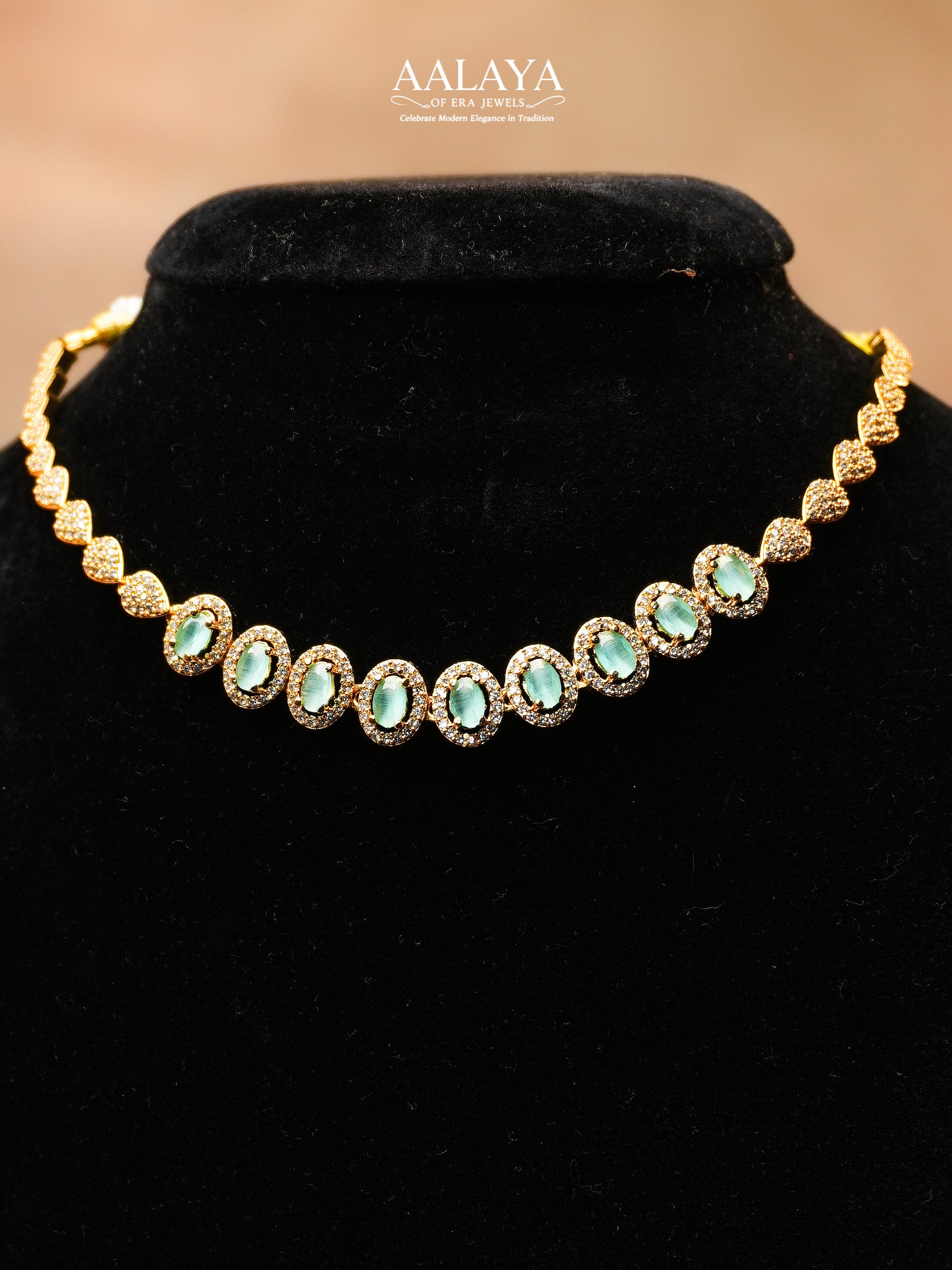 Aalaya Emerald Halo Necklace Set