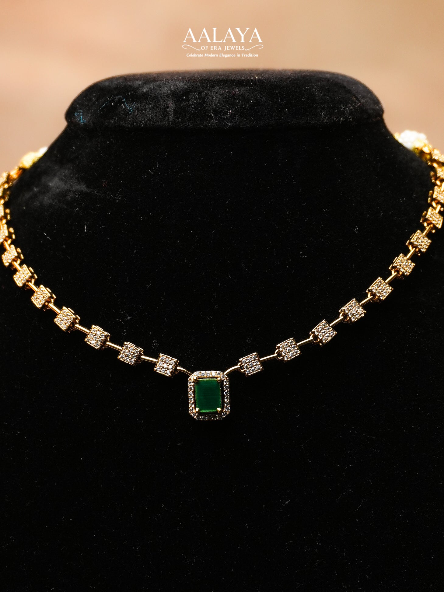 Aalaya Emerald Solitaire Elegance Necklace Set