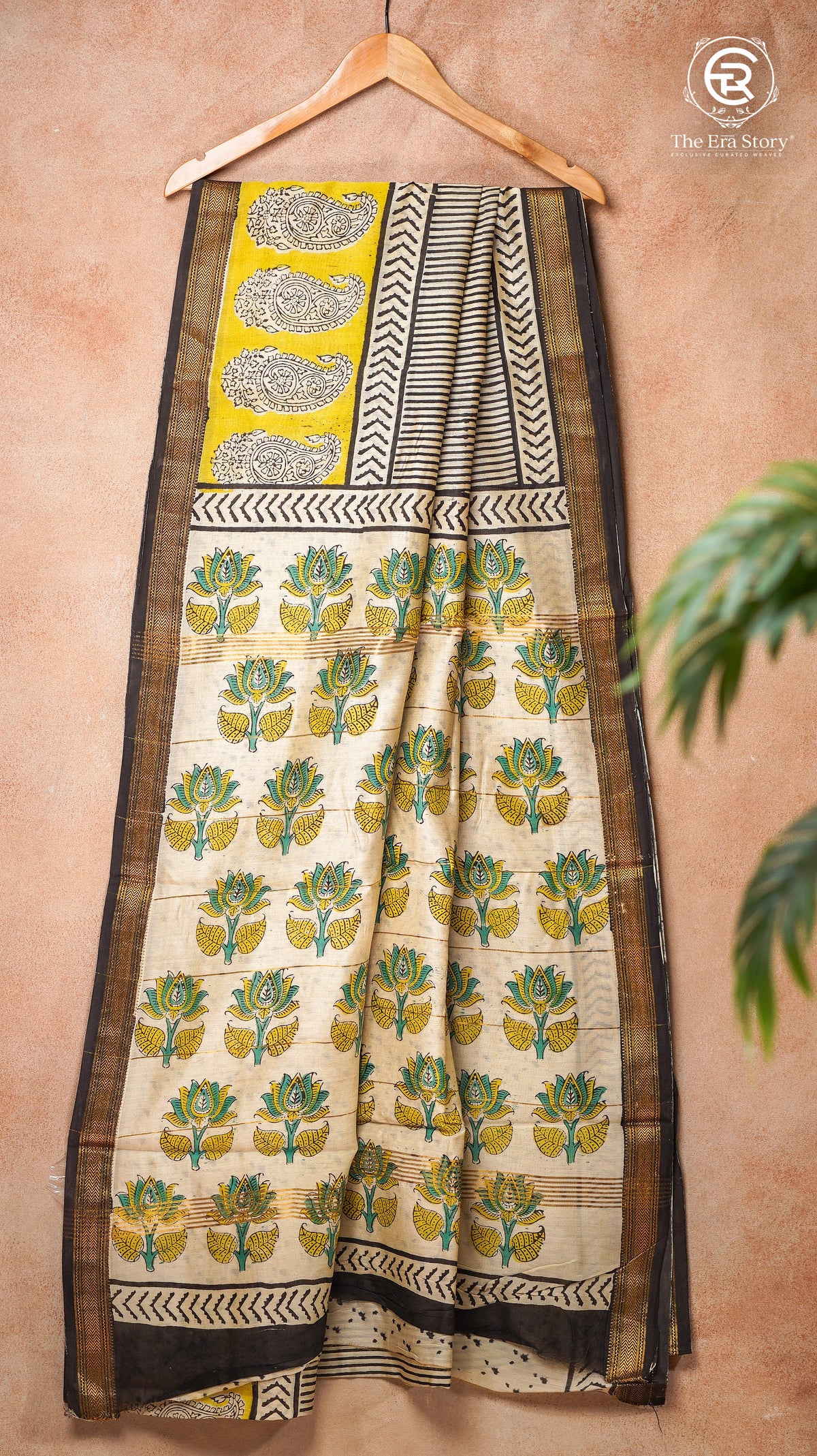 White & Yellow Line Patterned Handblocked Pure Maheshwari Cotton Saree